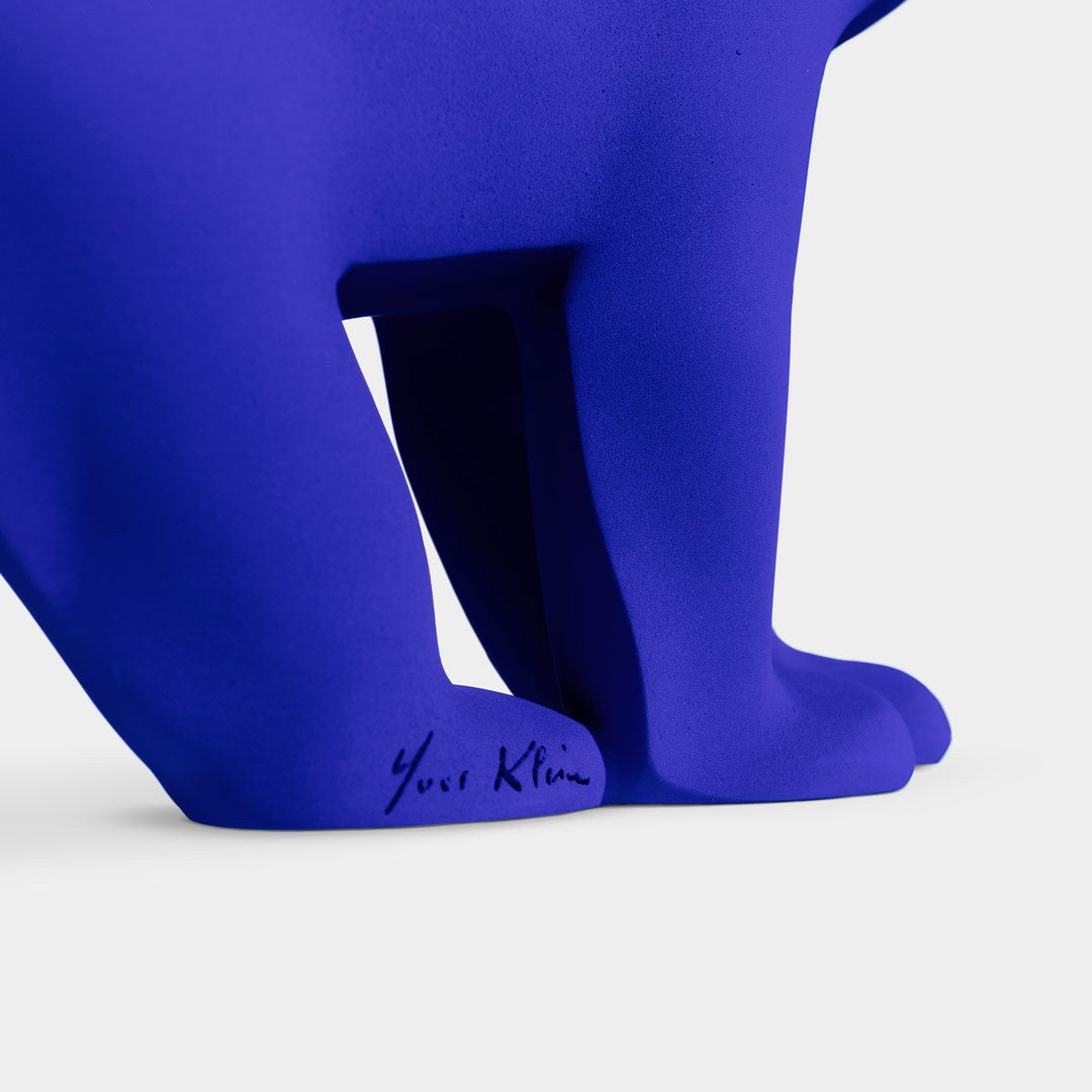 Ours Pompon par Yves Klein